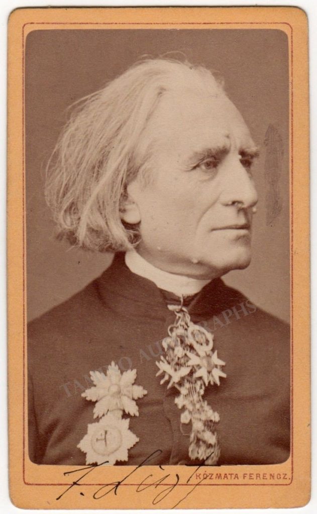 Visit card with a picture of Liszt in sepia colour. The picture was taken in 1873. Liszt is wearing a cassock and some decorations are pinned on his chest. He looks toward his left. Liszt signed the bottom of the card.